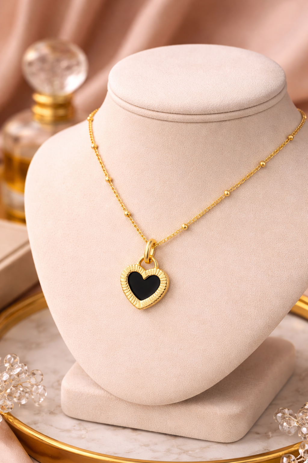 Noir Heart Necklace - Image 2
