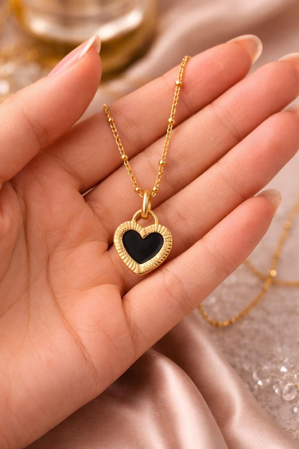 Noir Heart Necklace - Image 3